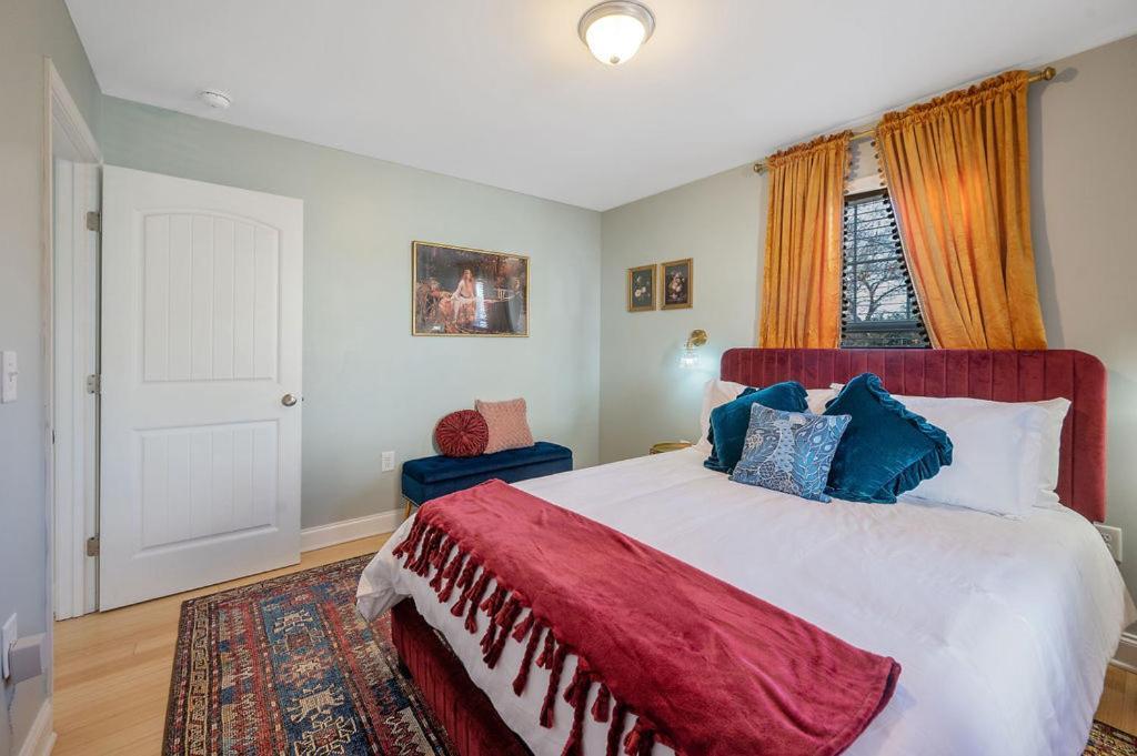 New Victorian Theme, 3Br, Lrg Backyard Close To Pnc Arena, Downtown, And Rdu Airport ราลลี ภายนอก รูปภาพ