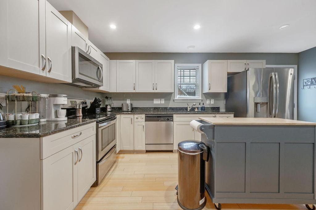 New Victorian Theme, 3Br, Lrg Backyard Close To Pnc Arena, Downtown, And Rdu Airport ราลลี ภายนอก รูปภาพ