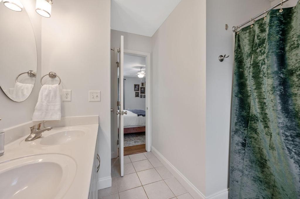 New Victorian Theme, 3Br, Lrg Backyard Close To Pnc Arena, Downtown, And Rdu Airport ราลลี ภายนอก รูปภาพ