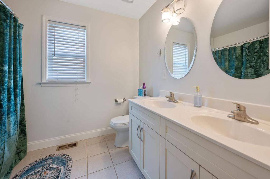 New Victorian Theme, 3Br, Lrg Backyard Close To Pnc Arena, Downtown, And Rdu Airport ราลลี ภายนอก รูปภาพ