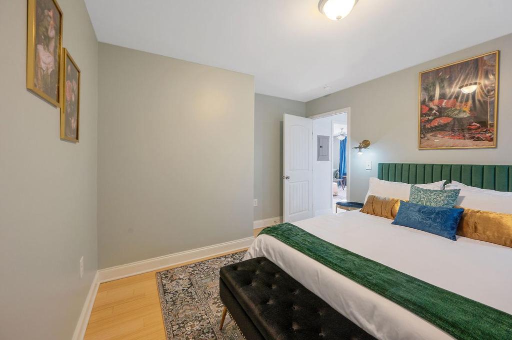 New Victorian Theme, 3Br, Lrg Backyard Close To Pnc Arena, Downtown, And Rdu Airport ราลลี ภายนอก รูปภาพ