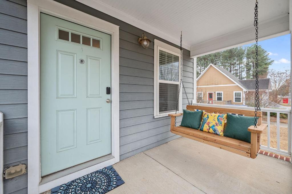 New Victorian Theme, 3Br, Lrg Backyard Close To Pnc Arena, Downtown, And Rdu Airport ราลลี ภายนอก รูปภาพ